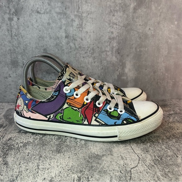 Converse Chuck Taylor All Star Low Sneakers Womens sz 8 - cartoon - Picture 1 of 6